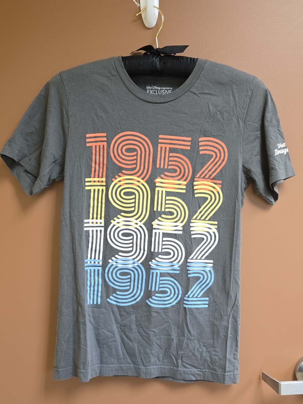 Walt Disney Imagineering Exclusive 1952 Retro Graphic Gray T-Shirt Crewneck S